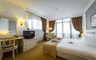 Helena Sands Hotel