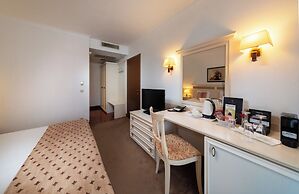 Helena Sands Hotel