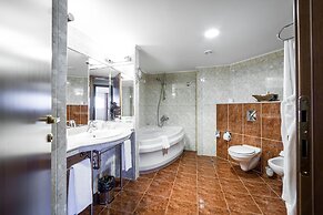 Helena Sands Hotel