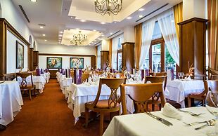 Helena Sands Hotel