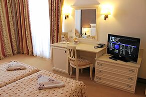 Helena Sands Hotel
