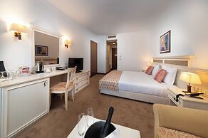 Helena Sands Hotel