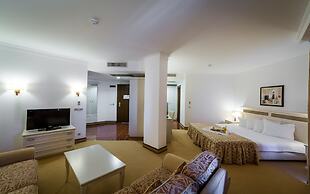 Helena Sands Hotel