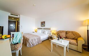 Helena Sands Hotel