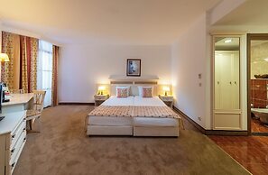 Helena Sands Hotel