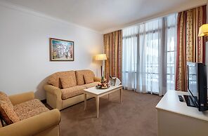 Helena Sands Hotel