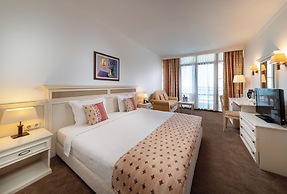 Helena Sands Hotel