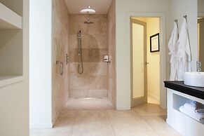 The Plume of Feathers