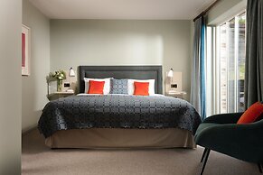 The Plume of Feathers