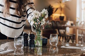 The Plume of Feathers