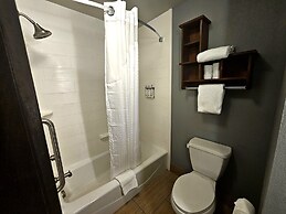 Holiday Inn Express & Suites Perry-National Fairground Area #34 by IHG