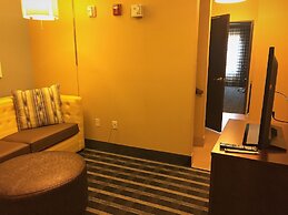 Holiday Inn Express & Suites Perry-National Fairground Area #34 by IHG