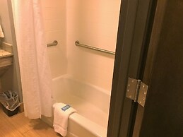 Holiday Inn Express & Suites Perry-National Fairground Area #34 by IHG