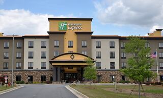 Holiday Inn Express & Suites Perry-National Fairground Area #34, an IH