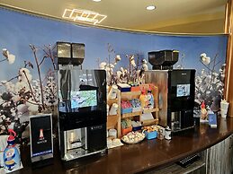 Holiday Inn Express & Suites Perry-National Fairground Area #34 by IHG