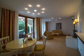 Helena VIP Villas and Suites