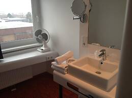 HB1 Budget Hotel - contactless check in