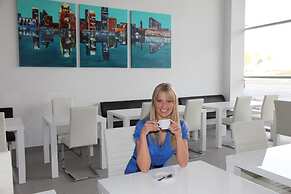 HB1 Budget Hotel - contactless check in