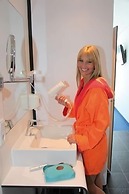 HB1 Budget Hotel - contactless check in