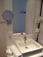 HB1 Budget Hotel - contactless check in