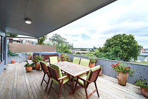 Lakeside City Apartments