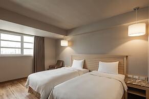 Kindness Hotel Liouhe Night Market Qixian