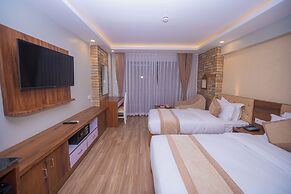 Hotel Pokhara Village & SPA