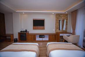 Hotel Pokhara Village & SPA