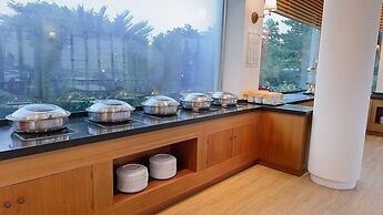 AVA Hotel Jeju Hamdeok