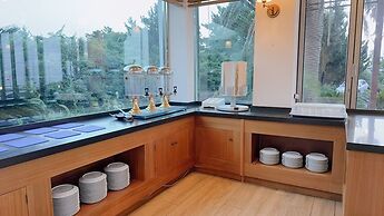 AVA Hotel Jeju Hamdeok