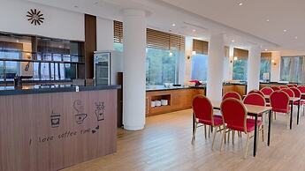 AVA Hotel Jeju Hamdeok