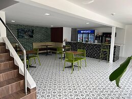Express Inn Panama International Airport Hostel