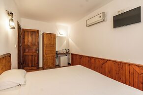Amazon Petite Palace