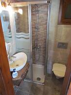 Amazon Petite Palace