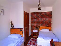 Amazon Petite Palace