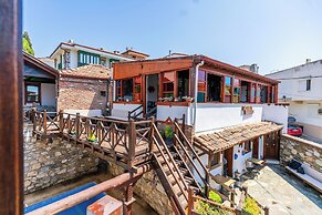 Amazon Petite Palace