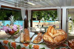 Hotel La Foret & Beach Club