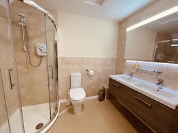 Cain Valley Hotel