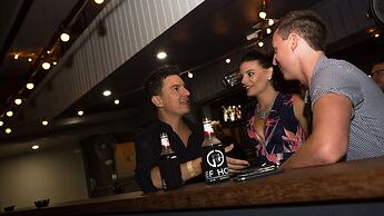 Gladstone Reef Hotel Motel