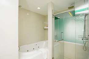 SLEEP WITH ME HOTEL design hotel @ patong