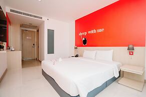 SLEEP WITH ME HOTEL design hotel @ patong
