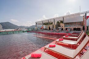 SLEEP WITH ME HOTEL design hotel @ patong