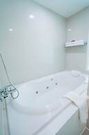 SLEEP WITH ME HOTEL design hotel @ patong