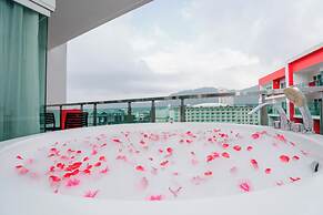 SLEEP WITH ME HOTEL design hotel @ patong