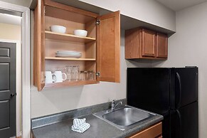 Eagle's Den Suites Kenedy a Travelodge by Wyndham