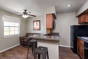 Eagle's Den Suites Kenedy a Travelodge by Wyndham