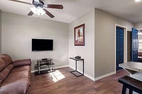 Eagle's Den Suites Kenedy a Travelodge by Wyndham