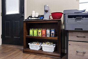 Eagle's Den Suites Kenedy a Travelodge by Wyndham