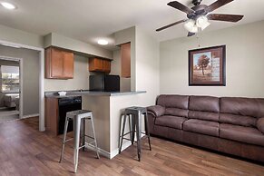 Eagle's Den Suites Kenedy a Travelodge by Wyndham