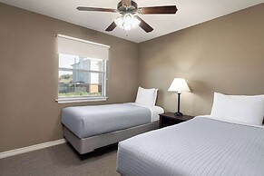 Eagle's Den Suites Kenedy a Travelodge by Wyndham